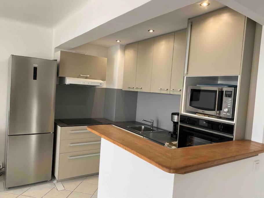 T3 Sur La Plage Vue Feerique Mer,Wifi, Parking Inclus , Clim لا سيوتا المظهر الخارجي الصورة