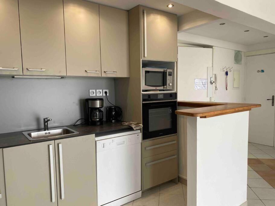 T3 Sur La Plage Vue Feerique Mer,Wifi, Parking Inclus , Clim لا سيوتا المظهر الخارجي الصورة