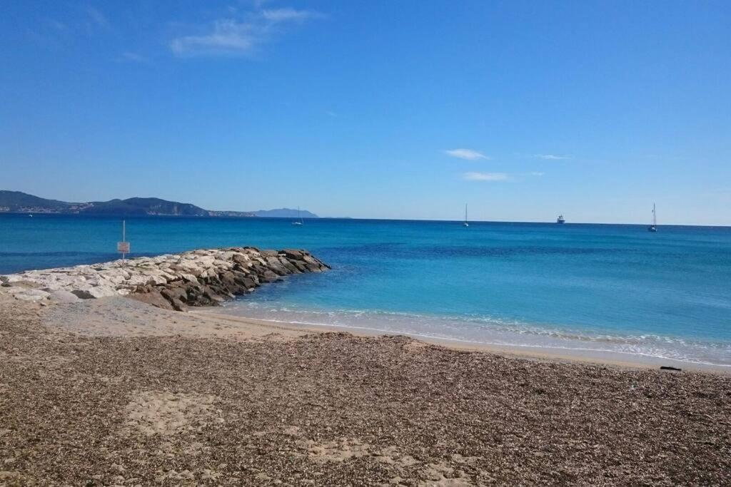 T3 Sur La Plage Vue Feerique Mer,Wifi, Parking Inclus , Clim لا سيوتا المظهر الخارجي الصورة