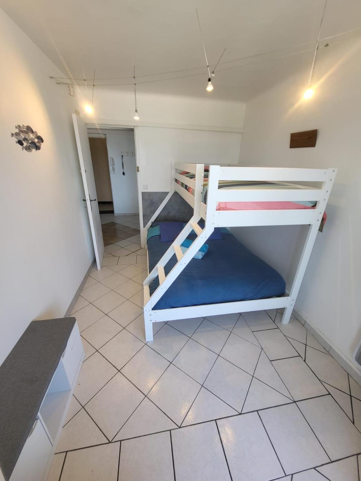 T3 Sur La Plage Vue Feerique Mer,Wifi, Parking Inclus , Clim لا سيوتا المظهر الخارجي الصورة